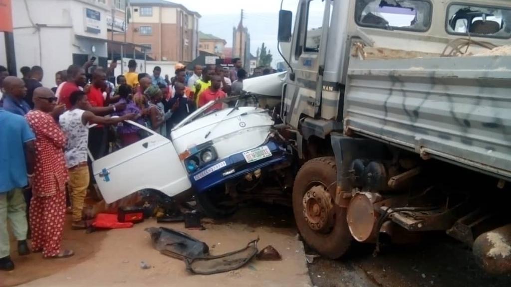 Trailer ramps into two buses at police checkpoint, four dead