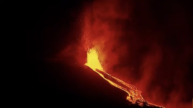 La Palma volcano erupts again