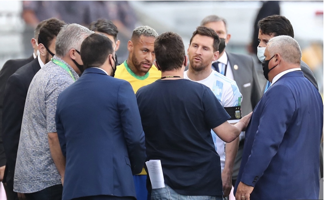Neymar and Lionel Messi argue with the health officials after the Brazil, Argentina match was stopped