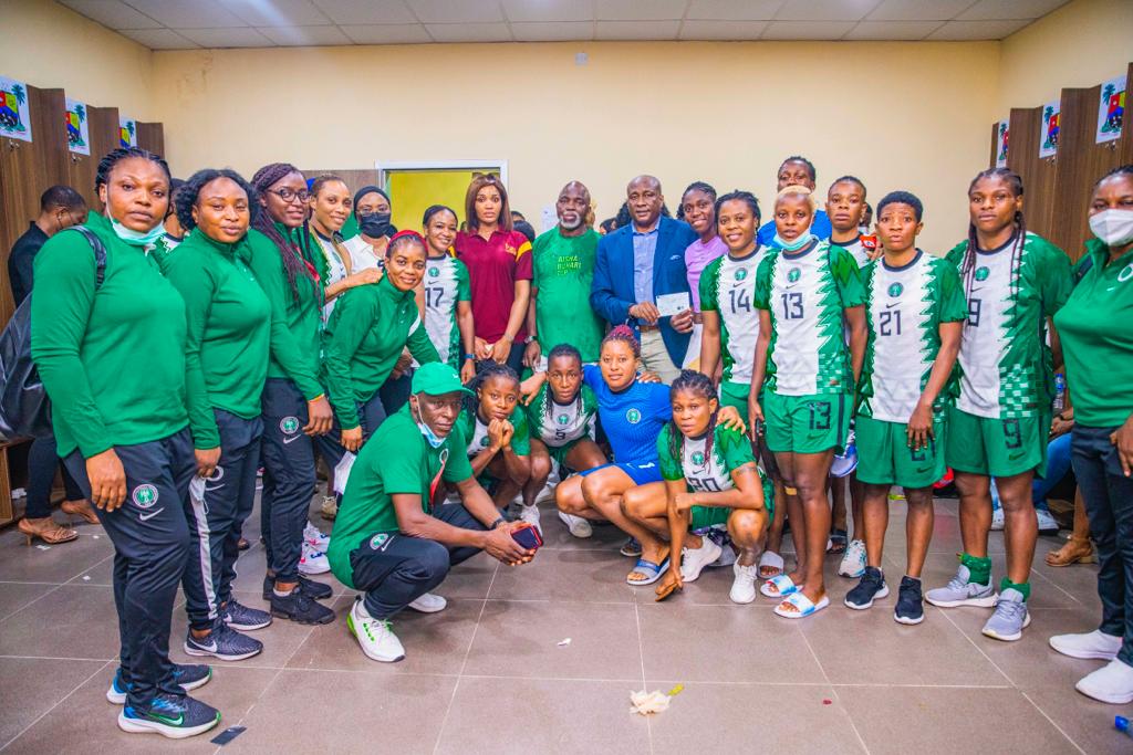 Allen Onyema hands over N10M cheque to Asisat Oshoala, Super Falcons captain