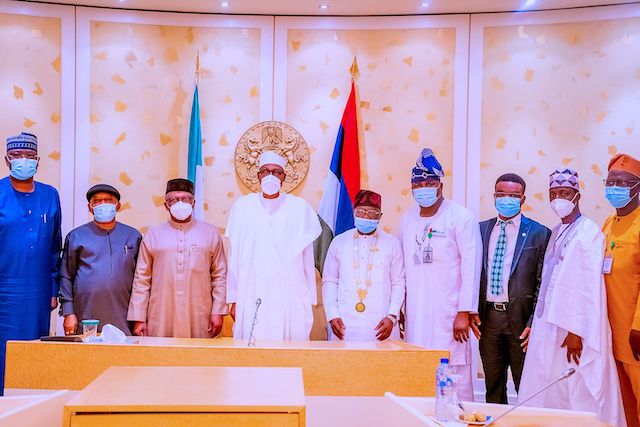 President Buhari, middle, with health minister Ehanire, 3rd left, Ngige 2nd ledt, SFG Mustapha and NMA officials