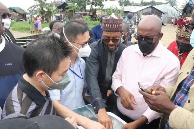 Rotimi Amaechi, 2nd right inspecting maps for the Bonny Deep Sea Port