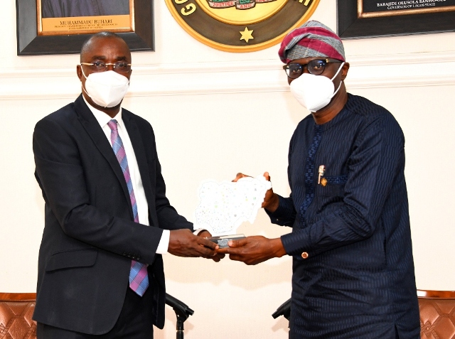 Chairman, Committee of Vice-Chancellors of Nigerian Universities & Vice-Chancellor, Niger Delta University, Prof Samuel Gowon Edoumiekumo (left) presenting a souvenir to Lagos State Governor, Mr. Babajide Sanwo-Olu, during a courtesy visit at Lagos House, Ikeja, on Tuesday, September 7, 2021.