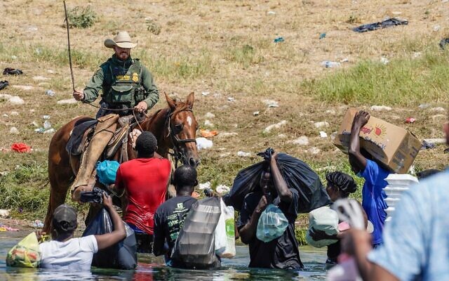 U.S.-border-patrol-agent-uses-the-reins-on-Haitian-migrants-evoking-memories-of-slavery-.jpg