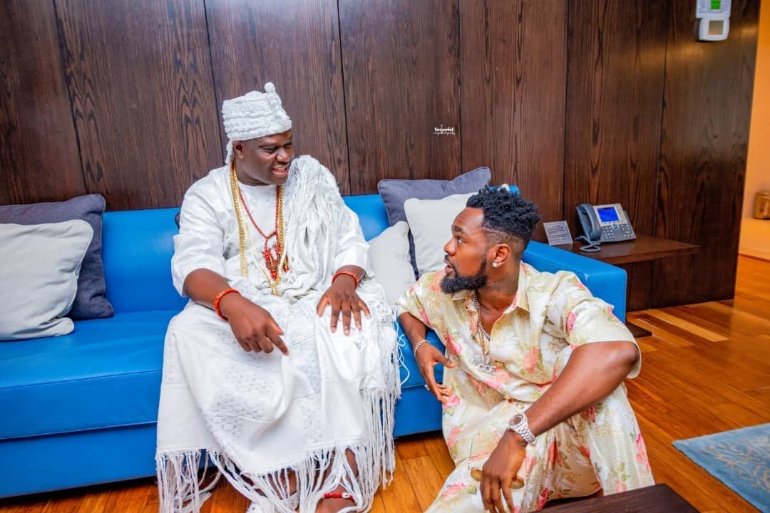 Patorankin in discussion with Oba Ogunwusi