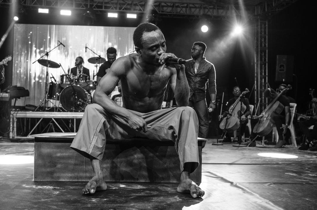 Brymo performing at his “Organised Chaos” concert last night