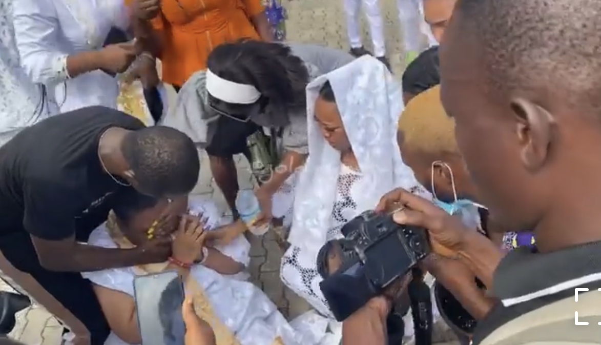 Nkechi Blessing-Sunday fainted at her mother's burial