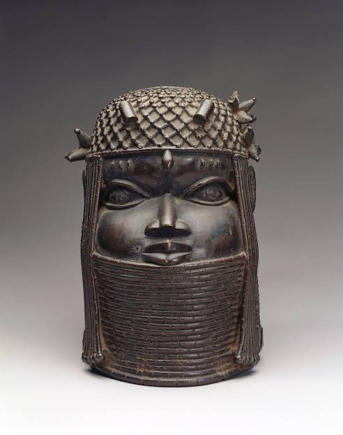 University of Aberdeen returns stolen Benin bronze head