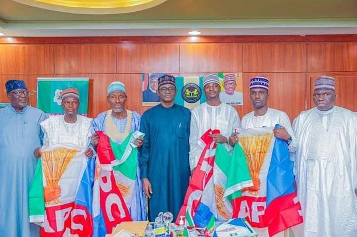 Buni in a group photo with the PDP defectors