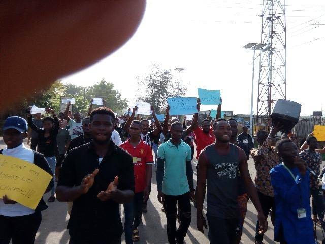 MOUAU students protest dilapidation of Umuahia-Ikot Ekpene Road