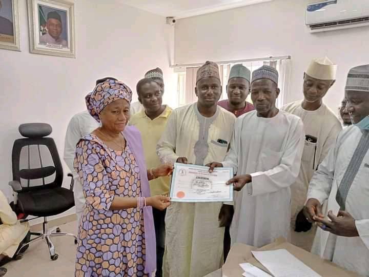 Mrs Saratu Dikko-Audu of KADSIECOM presents certificate of return to one of the PDP council chairmen