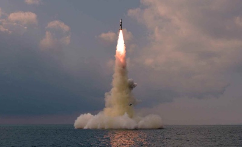 North Korea' s submarine fired ballistic missile