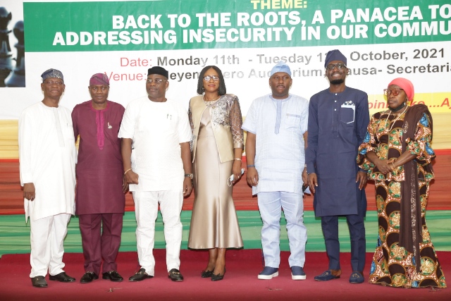L-R: Chairman, LSCDAC, Alhaji Azeez Amusa; SA Community Affairs, Wale Jimoh; Chairman, House Committee on LG and Community Affairs, Olawale Abdulsobur; PS, MLG&CA, Kikelomo Sanyaolu; ACP Jide Agboola; SSA on LG & Community Affairs; Prince Olusola Olusi; Chairman, Alimosho LG, Jelili Sulaimon; Director, Community Development Department, Mrs Sherifah Ewumi Dosumu at the Opening Ceremony of Leadership Training for members of Lagos State Community Development Association Council on Monday, October 11, 2021.