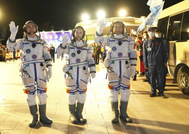 The Chinese astronauts on way to space station