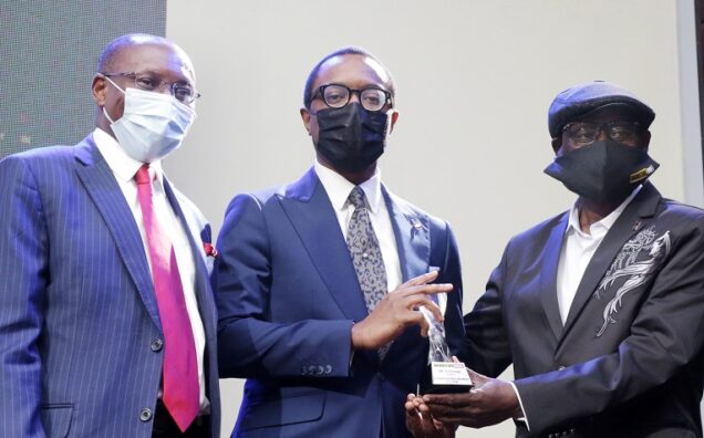 O’tega Ogra, General Manager, Corporate Communications, BUA Group (middle) receiving BUA Group’s “Marketing Edge Outstanding Indigenous Conglomerate of the Decade” Award from John Ajayi, Publisher/CEO Marketing Edge Magazine (right). With them is the Founder and Group CEO, First Primus, Otunba Seni Adetu (left) during the 2021 Marketing Edge Summit and Awards in Lagos recently.