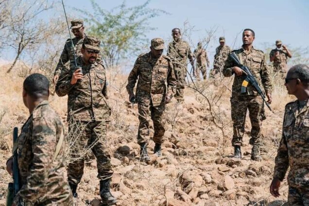 Ethiopian Prime Minister Abiy Ahmed, 2nd left on the battle front