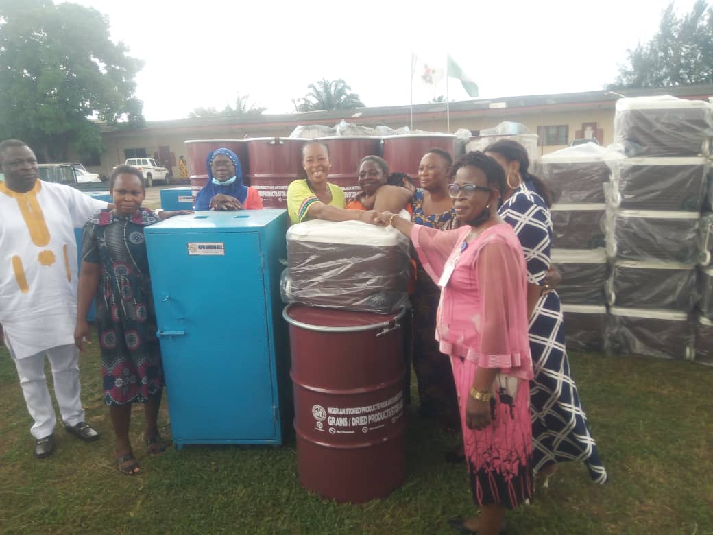 The Federal Government has presented free storage and food preservation facilities to three hundred fish farmers in Lagos State to curb excess wastage and prevent food shortage in the state.