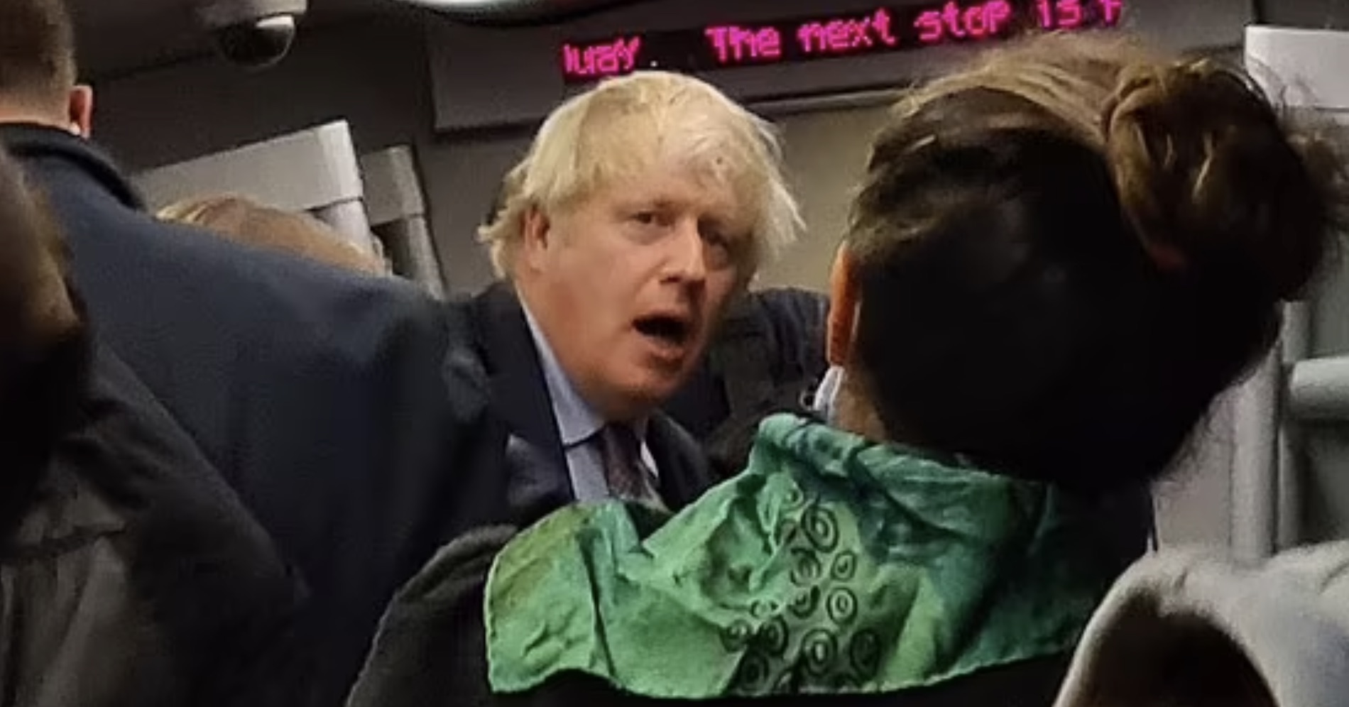 No mask for Boris Johnson on the train
