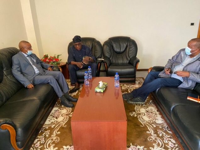 Obasanjo, middle, with the TPLF leader in Mekelle, northern Ethiopia