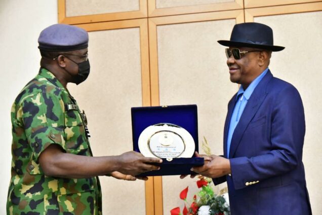 Governor Nyesom Ezenwo Wike of Rivers State (right) receiving a plaque from the Chief of Air Staff,  Air Marshall Isiaka Oladayo Amao (right) at the Government House, Port Harcourt on Monday.