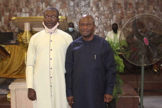 Chief of Staff Government House, Hon. Engr. Emeka Woke (right) with Rev. Sunday Okhifoh(left) during a fundraising service of Church of Christ in Nations, Port Harcourt for purchase of a landed property.