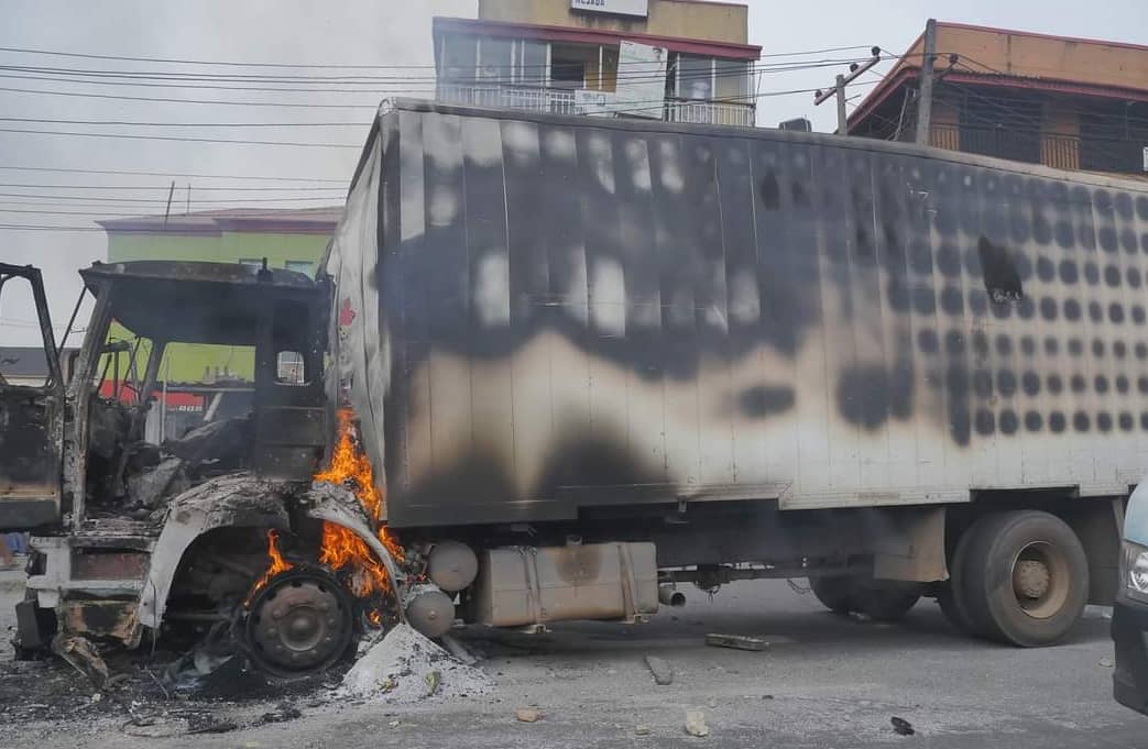 Culprit's truck burnt in front of Excellent Hotel, Ogba