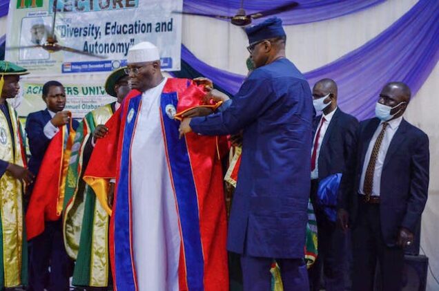 Atiku Abubakar being honoured by Achievers Unity Owo