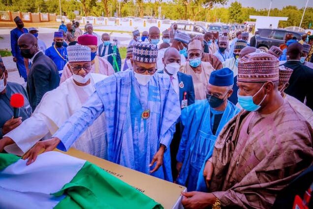 Buhari with Zulum, Indimi,first left, El-Rufai commissions a project