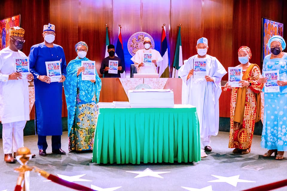 HMS Finance Prince Clem Agba, SGF Boss Mustapha, HM Finance Dr. Zainab Ahmed, Vice President Yemi Osinbajo SAN, President Buhari, Governor Bagudu of Kebbi State, Perm Sec Finance Mrs. Idowu and Mrs. Sarah Alade as President Buhari launches the 2021- 2025 National Development Plan at the Statehouse, Abuja. 22nd Dec, 2021. Photos; Tolani Alli
