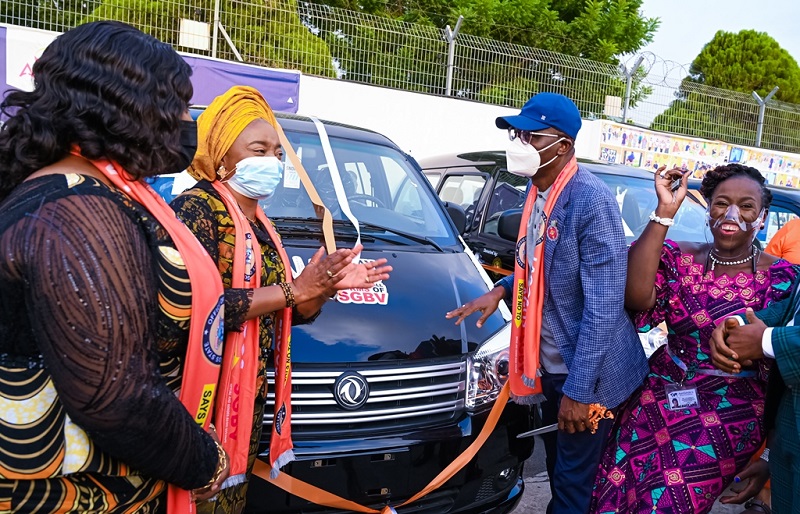 L-R: Wife of Lagos State Deputy Governor, Mrs Oluremi Hamzat; the First Lady, Dr. Ibijoke Sanwo-Olu; Governor Babajide Sanwo-Olu; and Founder/ Servant-in-charge, Auntlanda Bethel Foundation, Dr. Yolanda N. George-David, during the presentation of vehicles to support the fight against Sexual and Gender-Based Violence (SGBV) by the Office of Lagos State First Lady, held at Lagos House, Alausa, Ikeja, at the weekend.