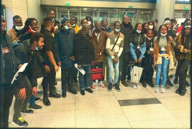 Nigerian-students-arrive-Russia-e1639205109118