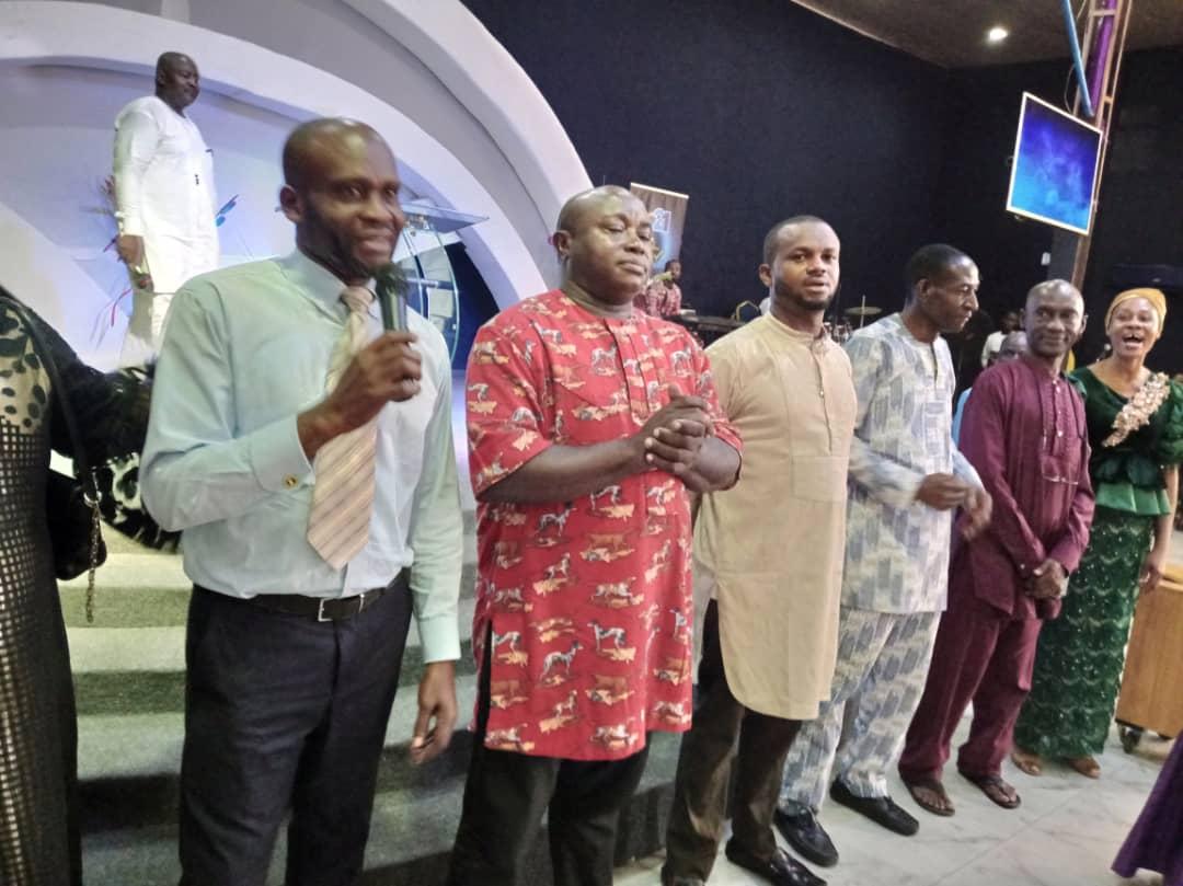 Amaechi Okonkwo, Chairman Correspondents' Chapel Rivers NUJ,(with microphone) making a remark during the Thanksgiving Service and some members.