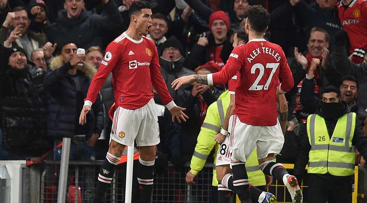 Ronaldo hits brace for United