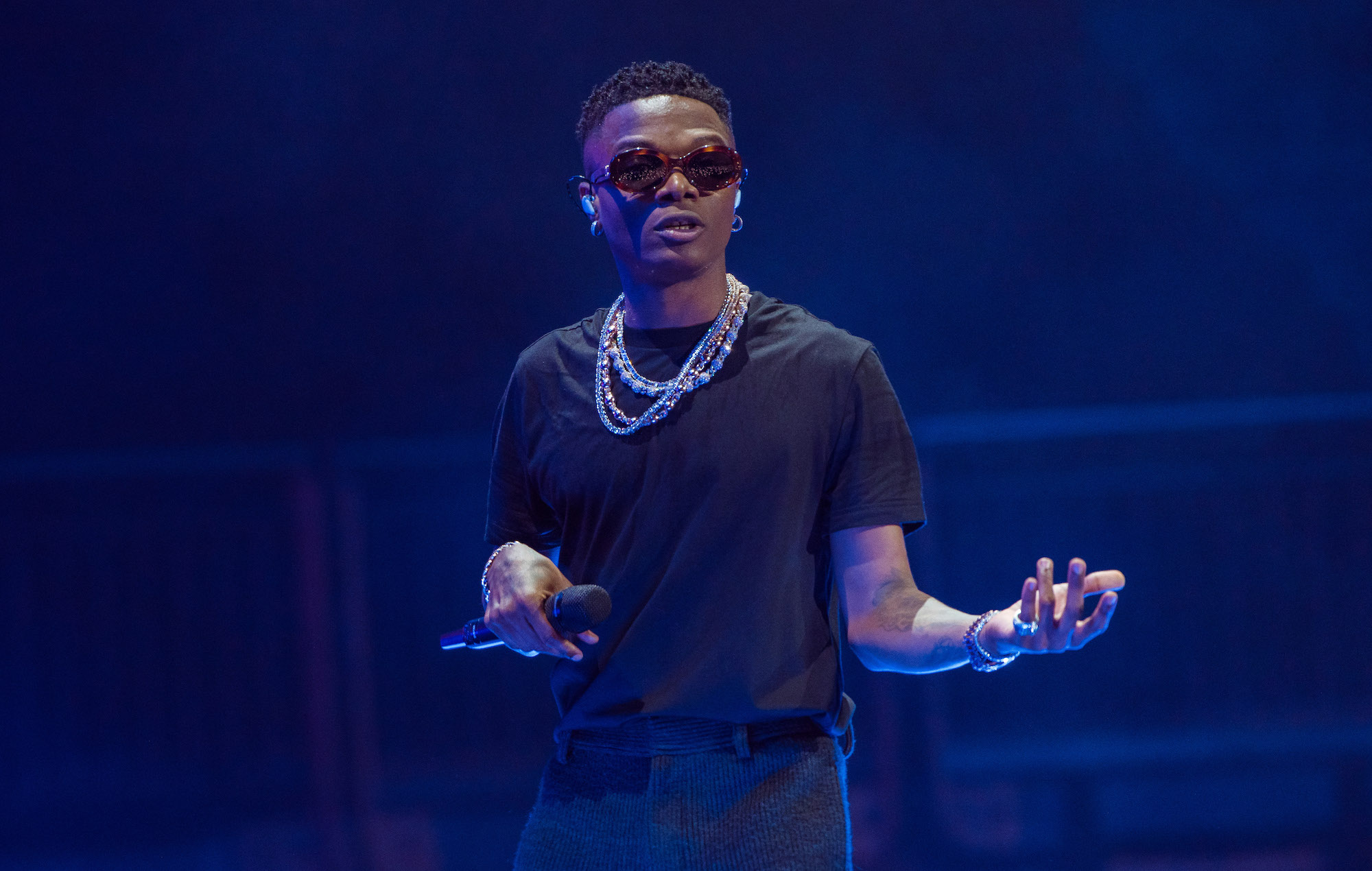 MONEY GOOD OO!! See The Huge Amount The Jacket Wizkid Wore For His 02 Arena  Performance Cost » Naijaloaded