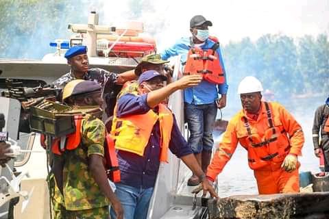 Governor Duoye Diri of Bayelsa on inspection visit to AITEO Crude oil spill sites.