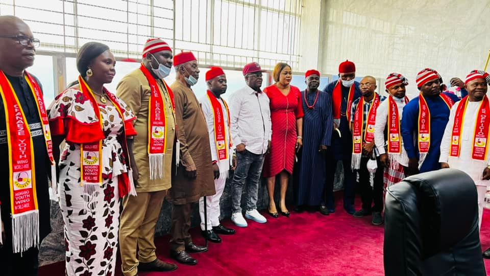 Gov. Dave Umahi with members of Youth Wing of Ohaneze Ndigbo Worldwide in Abakaliki on Monday