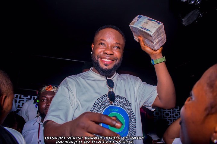 Yekini with cash in his hand