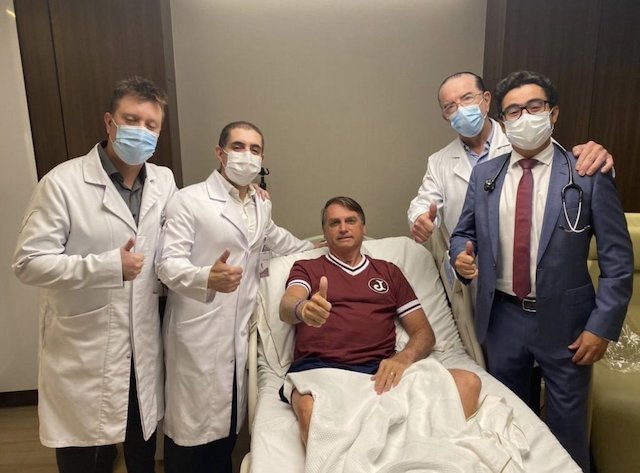 Bolsonaro with doctors