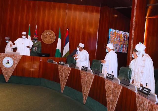 L-R: Buhari, Ganduje, Grand Khalifa, Tidjani Ali Bin Arabi, Emir of Kano, HRH Aminu Ado Bayero, Sheik Dahiru Usman Bauchi and Sheik Ibrahim Dahiru Bauchi