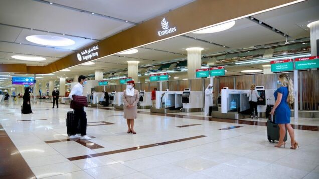 Emirates-Kiosks-Dubai-Airport-Terminal-3-916×516-1