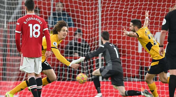 Joao Moutinho scores for Wolves