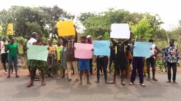 Some angry indigenes of Umualum Village in Enugu-Agu Achi Community of Enugu State protesting over alleged police harassment and random arrests by police allegedly on the orders Dr Eric Oluedo, a former Commissioner in the state