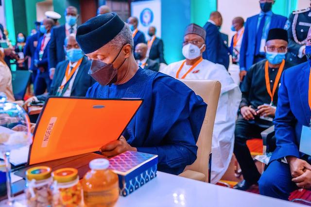 Osinbajo at the ECOWAS meeting in Accra