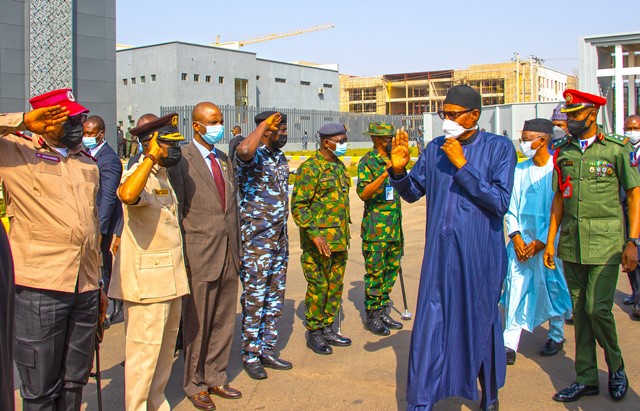 The president with Governor Nasir El-Rufai as he departed Kaduna