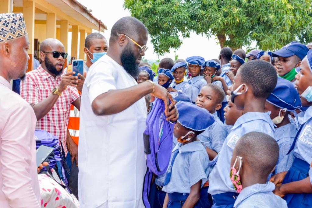 Olabosun Bakare gifts Lagos schoolchildren 5,000 bags, 45,000 books, others