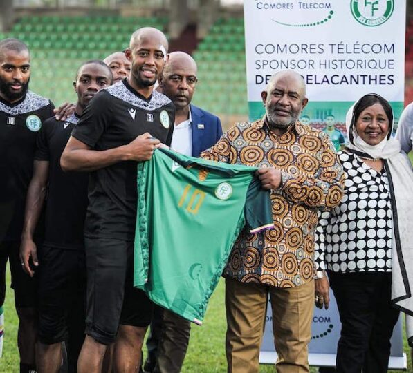 President Azali, his wife with the Comorian team in Cameroon