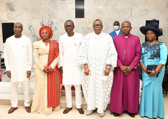 L-R: Lagos Deputy Governor, Dr. Obafemi Hamzat; the First Lady, Dr. (Mrs) Ibijoke Sanwo-Olu; Governor Babajide Sanwo-Olu; the General Evangelist, Christ Apostolic Church of Christ, Prophet Samuel Abiara; Rt. Revd (Prof) Dapo Asaju and his wife, Barrister (Mrs) Harriet Asaju during a New Year Service at the Chapel of Christ the King, Lagos House, Marina, on Saturday, 01 January, 2022.