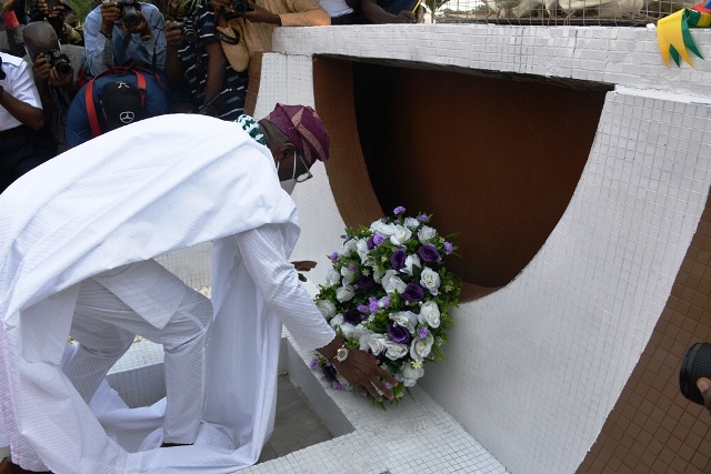 Sanwo-Olu laying the wreath to mark this year's Armed Forces Remembrance Day