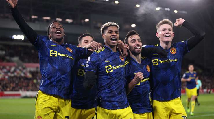 Manchester United players celebrate their victory