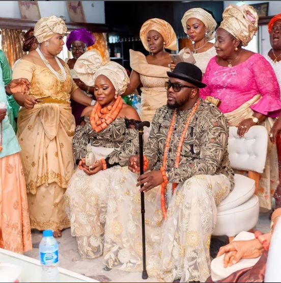 Singer Omawumi and her hubby, Tosin Yussuf at their traditional marriage ceremony.